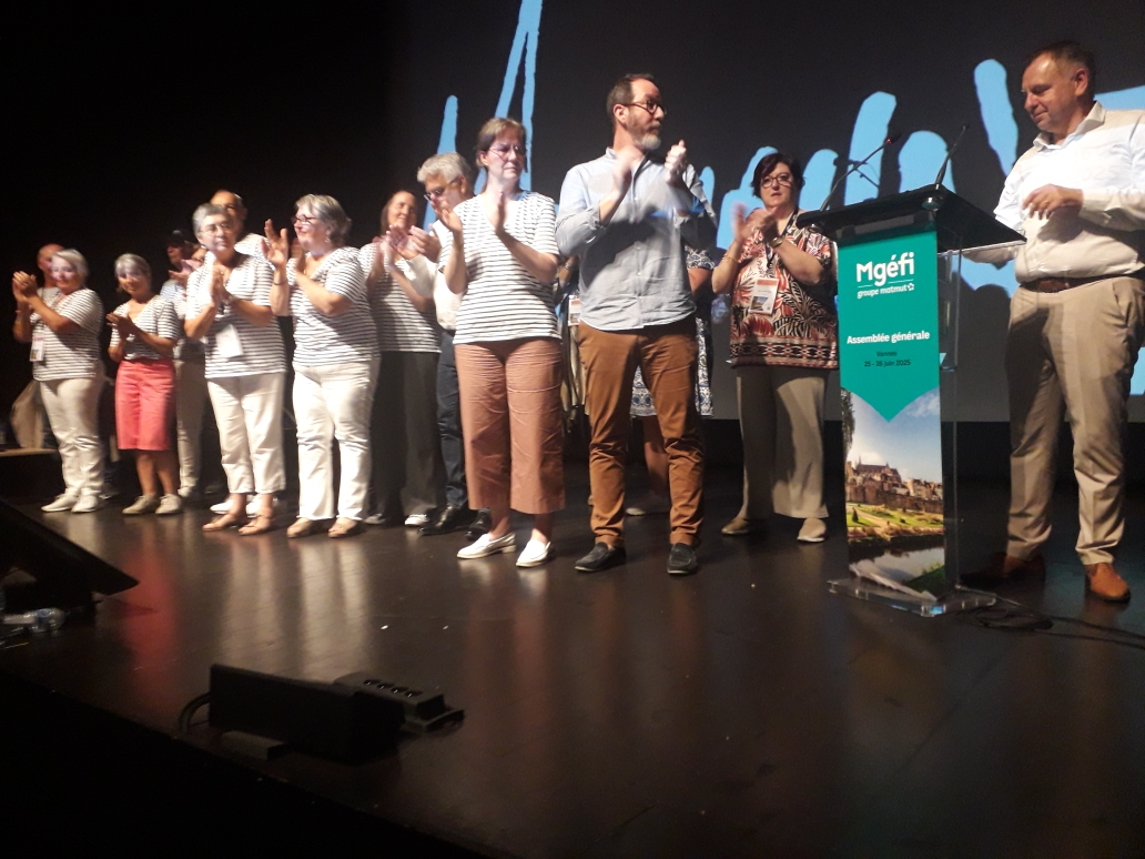 Sébastien HUMBERT entouré par deux grands champions paralympiques de natation, Ugo DIDIER (Or sur 400 m) et Émilie PIERRE (Or sur 100 m)